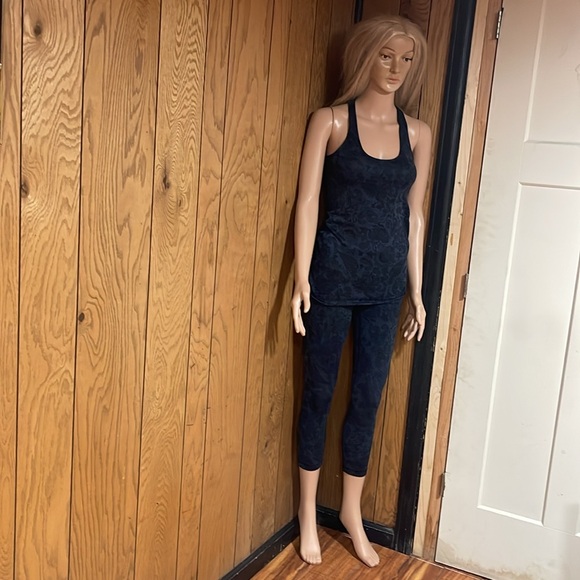 Lululemon" bundle. 2 Pieces Wunder Under Crop, blue Floral Patterned Activewear - Picture 7 of 16